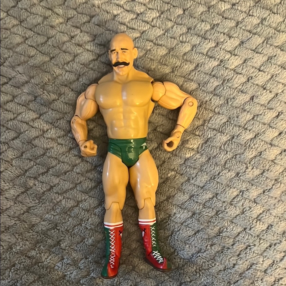 WWE Green and Red Action Figure Playset